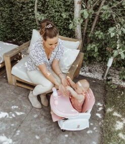 Twinky® Kinderstoel – 2-in-1 Kinderwagen Set – Roze – Inklapbare Eetstoel & Baby Wagentje En Babystoel Voor Aan Tafel – Kinderzetel, Peuterstoeltje En Meegroeistoel In 1 19 Twinky® Kinderstoel – 2-in-1 Kinderwagen Set – Roze – Inklapbare Eetstoel & Baby Wagentje En Babystoel Voor Aan Tafel – Kinderzetel, Peuterstoeltje En Meegroeistoel In 1 -Stokke Verkoop 1042x1200 3