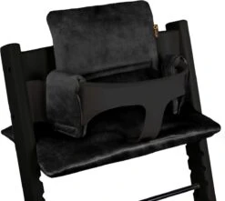 Ukje Stoelverkleiner - Geschikt Voor Stokke Tripp Trapp - Kinderstoel - Kussenset - Zwart Velvet - Extra Dik 13 Ukje Stoelverkleiner - Geschikt Voor Stokke Tripp Trapp - Kinderstoel - Kussenset - Zwart Velvet - Extra Dik -Stokke Verkoop 1200x1074 2