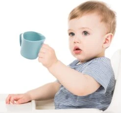 Baby Ono Donkerblauw Ergonomic Training Cup Flow Oefenbeker 1463/01 -Stokke Verkoop 1200x1121 1