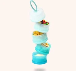 Merkloos Melkpoeder Toren - Melkpoeder Doseerdoosjes - Babyvoeding - Bewaarbakjes - Schenktuit - BPA Vrij - Meenemen En Bewaren - Dispenser - Melkpoeder - Snacks - 4 Laags - Family Favorites - Kraamcadeau - BLAUW -Stokke Verkoop 1200x1123 2
