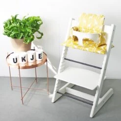 Ukje Stoelverkleiner - Geschikt Voor Stokke Tripp Trapp - Geplastificeerd - Kinderstoel - Kussenset - Geel - Giraffen Print - Extra Dik -Stokke Verkoop 1200x1200 413