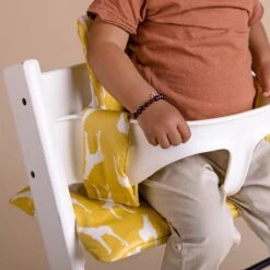 Ukje Stoelverkleiner - Geschikt Voor Stokke Tripp Trapp - Geplastificeerd - Kinderstoel - Kussenset - Geel - Giraffen Print - Extra Dik -Stokke Verkoop 1200x1200 418