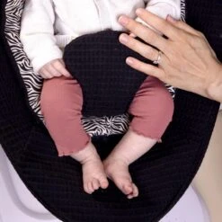 Ukje Wipstoelhoes - Geschikt Voor Over De MamaRoo4 Multi-Motion Baby Swing Wipstoel - Wafelstof - Zwart 19 Ukje Wipstoelhoes - Geschikt Voor Over De MamaRoo4 Multi-Motion Baby Swing Wipstoel - Wafelstof - Zwart -Stokke Verkoop 1200x1200 426