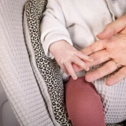 Ukje Verkleinkussen - Geschikt 4Moms Mamaroo - Wafelstof - Taupe Luipaard -Stokke Verkoop 1200x1200 486