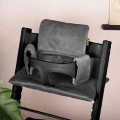 Ukje Stoelverkleiner - Geschikt Voor Stokke Tripp Trapp - Kinderstoel - Kussenset - Grijs Velvet - Extra Dik 8 Ukje Stoelverkleiner - Geschikt Voor Stokke Tripp Trapp - Kinderstoel - Kussenset - Grijs Velvet - Extra Dik -Stokke Verkoop 1200x1200 527