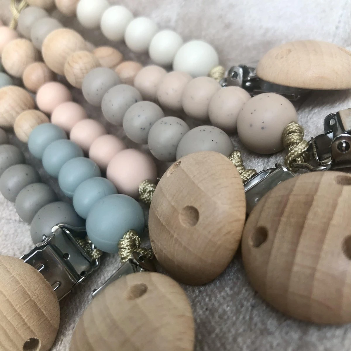 States&Klein Speenkoord - Pure Sand - Duurzaam - Kraamcadeau - Babyshower - Baby - Zand 5 States&Klein Speenkoord - Pure Sand - Duurzaam - Kraamcadeau - Babyshower - Baby - Zand - Afbeelding 3