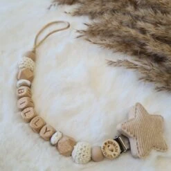 Merkloos Blue Or Pink - Speenkoord Met Naam - Creme/Zand/Hout- Ster - Speenketting - Unisex - Gepersonaliseerd - Kraamcadeau -Stokke Verkoop 1200x1200 944