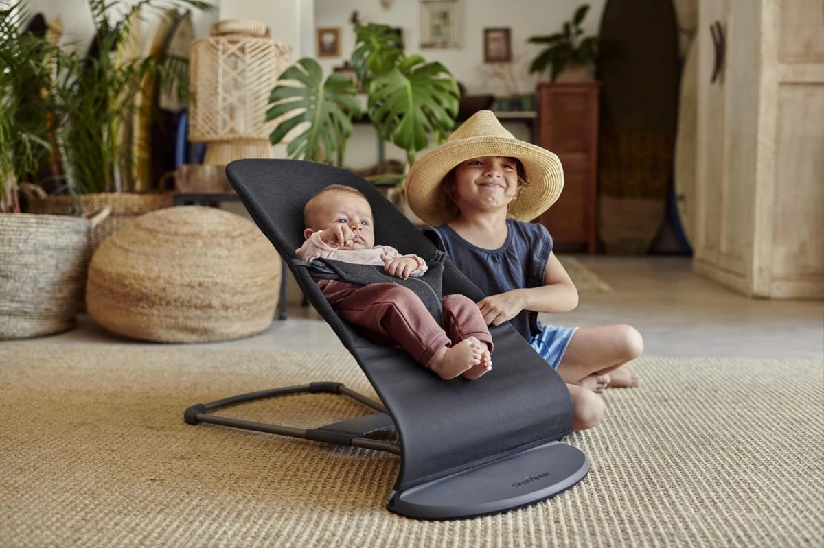 BabyBjörn Wipstoel Bliss Donkergrijs Frame - 3D Jersey - Houtskoolgrijs - Ergonomisch - Verstelbaar - Inklapbaar 9 BabyBjörn Wipstoel Bliss Donkergrijs Frame - 3D Jersey - Houtskoolgrijs - Ergonomisch - Verstelbaar - Inklapbaar - Afbeelding 7