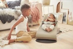 BabyBjörn Wipstoel Balance Soft Zwart Frame - Cotton - Khaki-Beige - Ergonomisch - Verstelbaar - Inklapbaar -Stokke Verkoop 1200x800 103