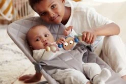 BabyBjörn Speelboog Voor Wipstoel - Ondeugende Oogjes Pastel -Stokke Verkoop 1200x800 106