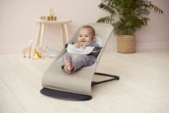 BabyBjörn Wipstoel Balance Soft Zwart Frame - Cotton-Jersey - Beige-Grijs - Ergonomisch - Verstelbaar - Inklapbaar -Stokke Verkoop 1200x800 14