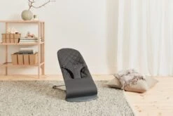 BabyBjörn Wipstoel Bliss Donkergrijs Frame - Cotton Klassiek Quilt - Antraciet - Ergonomisch - Verstelbaar - Inklapbaar 26 BabyBjörn Wipstoel Bliss Donkergrijs Frame - Cotton Klassiek Quilt - Antraciet - Ergonomisch - Verstelbaar - Inklapbaar -Stokke Verkoop 1200x800 75