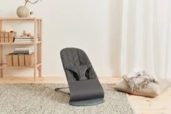 BabyBjörn Wipstoel Bliss Donkergrijs Frame - Cotton Kroonblad Quilt - Antraciet - Ergonomisch - Verstelbaar - Inklapbaar 24 BabyBjörn Wipstoel Bliss Donkergrijs Frame - Cotton Kroonblad Quilt - Antraciet - Ergonomisch - Verstelbaar - Inklapbaar -Stokke Verkoop 1200x800 82