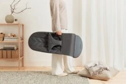 BabyBjörn Wipstoel Bliss Donkergrijs Frame - Cotton Kroonblad Quilt - Antraciet - Ergonomisch - Verstelbaar - Inklapbaar 28 BabyBjörn Wipstoel Bliss Donkergrijs Frame - Cotton Kroonblad Quilt - Antraciet - Ergonomisch - Verstelbaar - Inklapbaar -Stokke Verkoop 1200x800 86