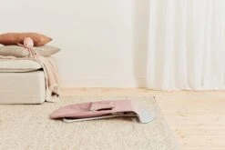 BabyBjörn Wipstoel Bliss Lichtgrijs Frame - Cotton Kroonblad Quilt - Oudroze - Ergonomisch - Verstelbaar - Inklapbaar -Stokke Verkoop 1200x800 87