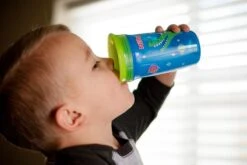 Nûby - Oefenbeker - 360° Wonder Cup - 300ml - Blauw - 6m+ 11 Nûby - Oefenbeker - 360° Wonder Cup - 300ml - Blauw - 6m+ -Stokke Verkoop 1200x804 2