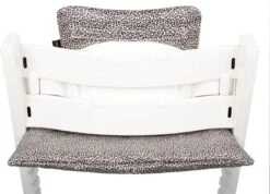 Ukje Stoelverkleiner - Geschikt Voor Stokke Tripp Trapp - Geplastificeerd - Kinderstoel - Kussenset - Zand Luipaard - Extra Dik -Stokke Verkoop 1200x863