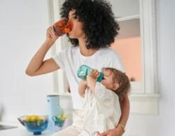 Mepal Mio – 360° Oefenbeker 300 Ml – Stimuleert Het Zelf Drinken – Deep Pink – Kan Tegen Een Stootje – Drinkbeker Kinderen – Lekvrije Beker -Stokke Verkoop 1200x935 4