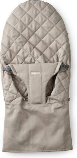 BabyBjörn Stoffen Zitting Voor BabyBjörn Wipstoel - Cotton - Zandgrijs 9 BabyBjörn Stoffen Zitting Voor BabyBjörn Wipstoel - Cotton - Zandgrijs -Stokke Verkoop 586x1200