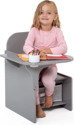Delta Children - Bureaustoel Kind - Met Schrijfblad - Opbergruimte - Grijs 8 Delta Children - Bureaustoel Kind - Met Schrijfblad - Opbergruimte - Grijs -Stokke Verkoop 720x1200