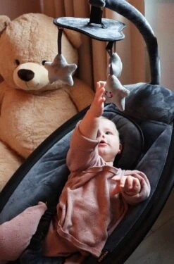 Deryan Baby Elektrische Wipstoel - Schommelstoel - Bluetoothfunctie,Speaker En Afstandsbediening 22 Deryan Baby Elektrische Wipstoel - Schommelstoel - Bluetoothfunctie,Speaker En Afstandsbediening -Stokke Verkoop 790x1200 8