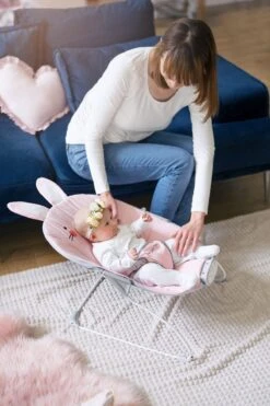 Merkloos MoMi GLOSSY - Automatisch Wipstoeltje, Met Muziek - Bunny -Stokke Verkoop 800x1200 10