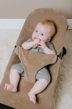 Baby's Only Wipstoelhoes Sense - Clay - Geschikt Voor BabyBjörn Wipstoel - Mimi Wipstoel - Q-Bouncer 9 Baby's Only Wipstoelhoes Sense - Clay - Geschikt Voor BabyBjörn Wipstoel - Mimi Wipstoel - Q-Bouncer -Stokke Verkoop 800x1200 23