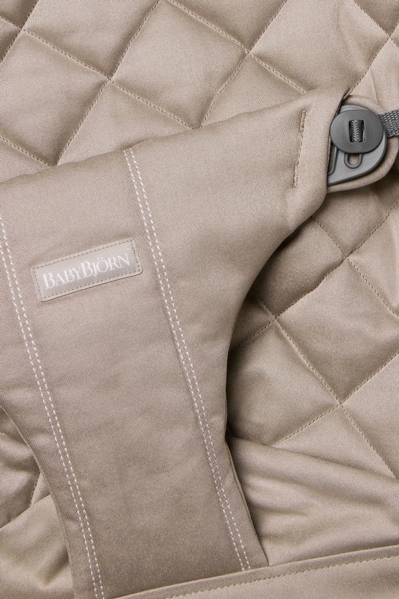 BabyBjörn Stoffen Zitting Voor BabyBjörn Wipstoel - Cotton - Zandgrijs 4 BabyBjörn Stoffen Zitting Voor BabyBjörn Wipstoel - Cotton - Zandgrijs - Afbeelding 2