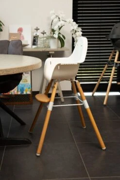 Childhome Childwood Evolu 2 - Kinderstoel 2 In 1 Met Beugel - Naturel/Wit -Stokke Verkoop 800x1200 6
