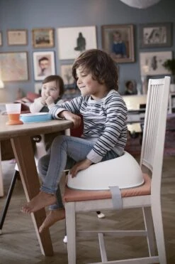 BabyBjörn Stoelverhoger - Wit -Stokke Verkoop 800x1200 7