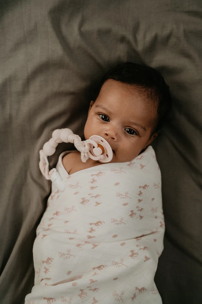 Snoozebaby Organisch Speenkoord Geknoopt Peach Blush - 10 Cm 4 Snoozebaby Organisch Speenkoord Geknoopt Peach Blush - 10 Cm - Afbeelding 2