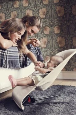 BabyBjörn Wipstoel Balance Soft Zwart Frame - Cotton-Jersey - Beige-Grijs - Ergonomisch - Verstelbaar - Inklapbaar -Stokke Verkoop 801x1200 3