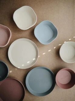 Mushie Kom Vierkant Blush - Set Van 2 Roze - Siliconen - Breekbaar: N - Magnetron: Y - Vriezer: Y - Oven: Y - Vaatwasser: Y -Stokke Verkoop 891x1200 2