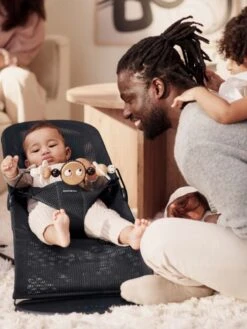 BabyBjörn Speelboog Voor Wipstoel - Ondeugende Oogjes - Zwart-Wit -Stokke Verkoop 900x1200 16