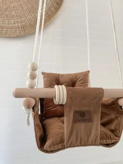 Baby / Kinder Schommel Voor Binnen Of Buiten! - Luxe Baby Swing Corduroy - Ribstof Bruin - Ribfluweel - Schommelstoel Inclusief Kussens, Bevestigingsmaterialen En Veiligheidsriem 14 Baby / Kinder Schommel Voor Binnen Of Buiten! - Luxe Baby Swing Corduroy - Ribstof Bruin - Ribfluweel - Schommelstoel Inclusief Kussens, Bevestigingsmaterialen En Veiligheidsriem -Stokke Verkoop 900x1200 24