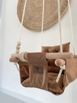 Baby / Kinder Schommel Voor Binnen Of Buiten! - Luxe Baby Swing Corduroy - Ribstof Bruin - Ribfluweel - Schommelstoel Inclusief Kussens, Bevestigingsmaterialen En Veiligheidsriem 17 Baby / Kinder Schommel Voor Binnen Of Buiten! - Luxe Baby Swing Corduroy - Ribstof Bruin - Ribfluweel - Schommelstoel Inclusief Kussens, Bevestigingsmaterialen En Veiligheidsriem -Stokke Verkoop 900x1200 25