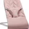BabyBjörn Wipstoel Bliss Lichtgrijs Frame - Cotton Kroonblad Quilt - Oudroze - Ergonomisch - Verstelbaar - Inklapbaar -Stokke Verkoop 919x1200 2
