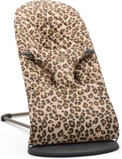 BabyBjörn Wipstoel Bliss Donkergrijs Frame - Cotton Klassiek Quilt - Beige-Luipaard - Ergonomisch - Verstelbaar - Inklapbaar